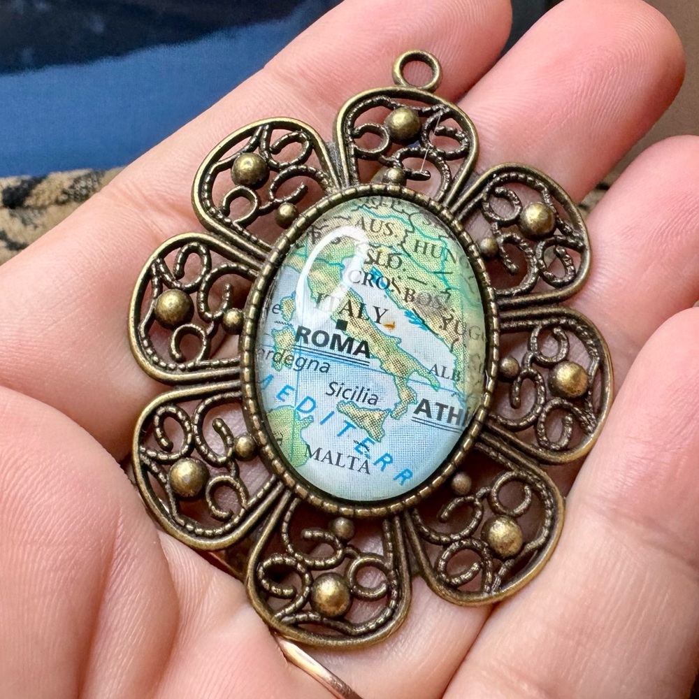 Map of Italy pendant.
